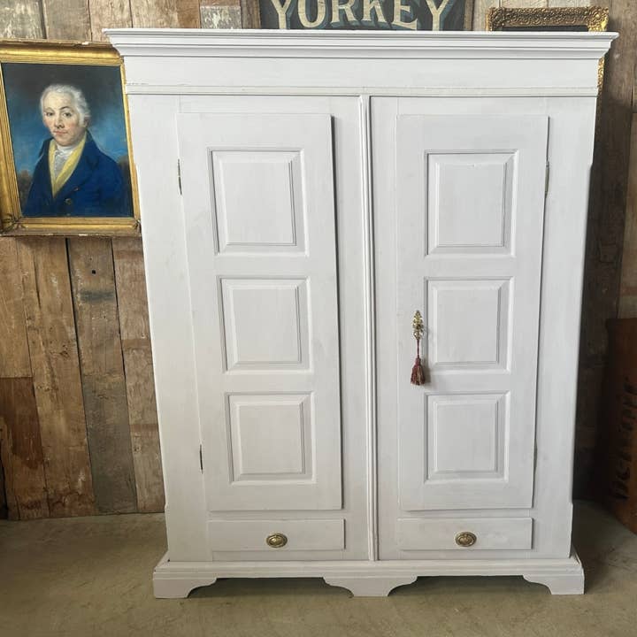 Antik fransk malet dobbelt klædeskab, ca. 1880 for engroshandel hos belvoir