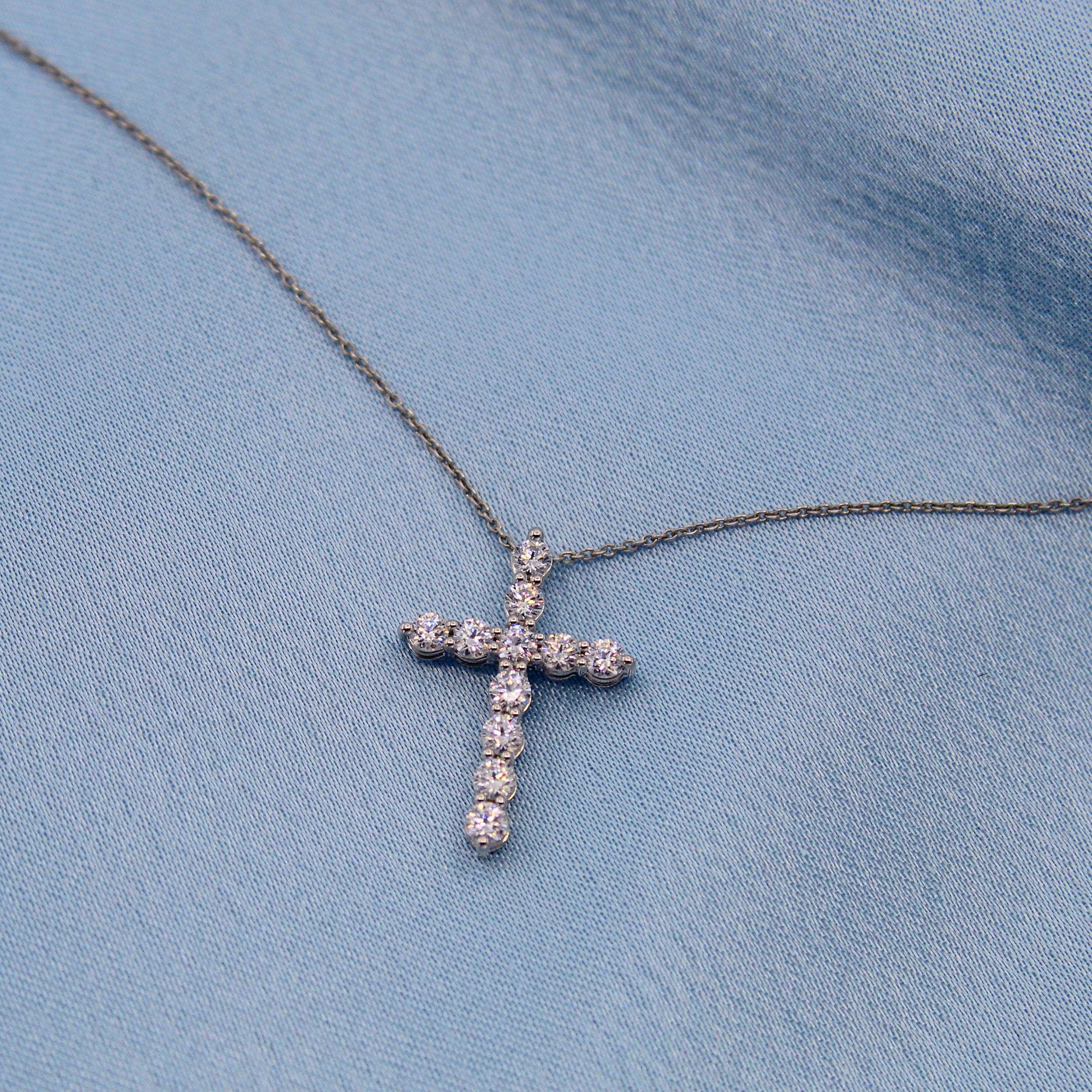 Fifth and Fine - Wholesale Pendant/Charm Necklace - 1/5Cttw to 1.00Cttw Classic Diamond Cross Pendant in Silver13
