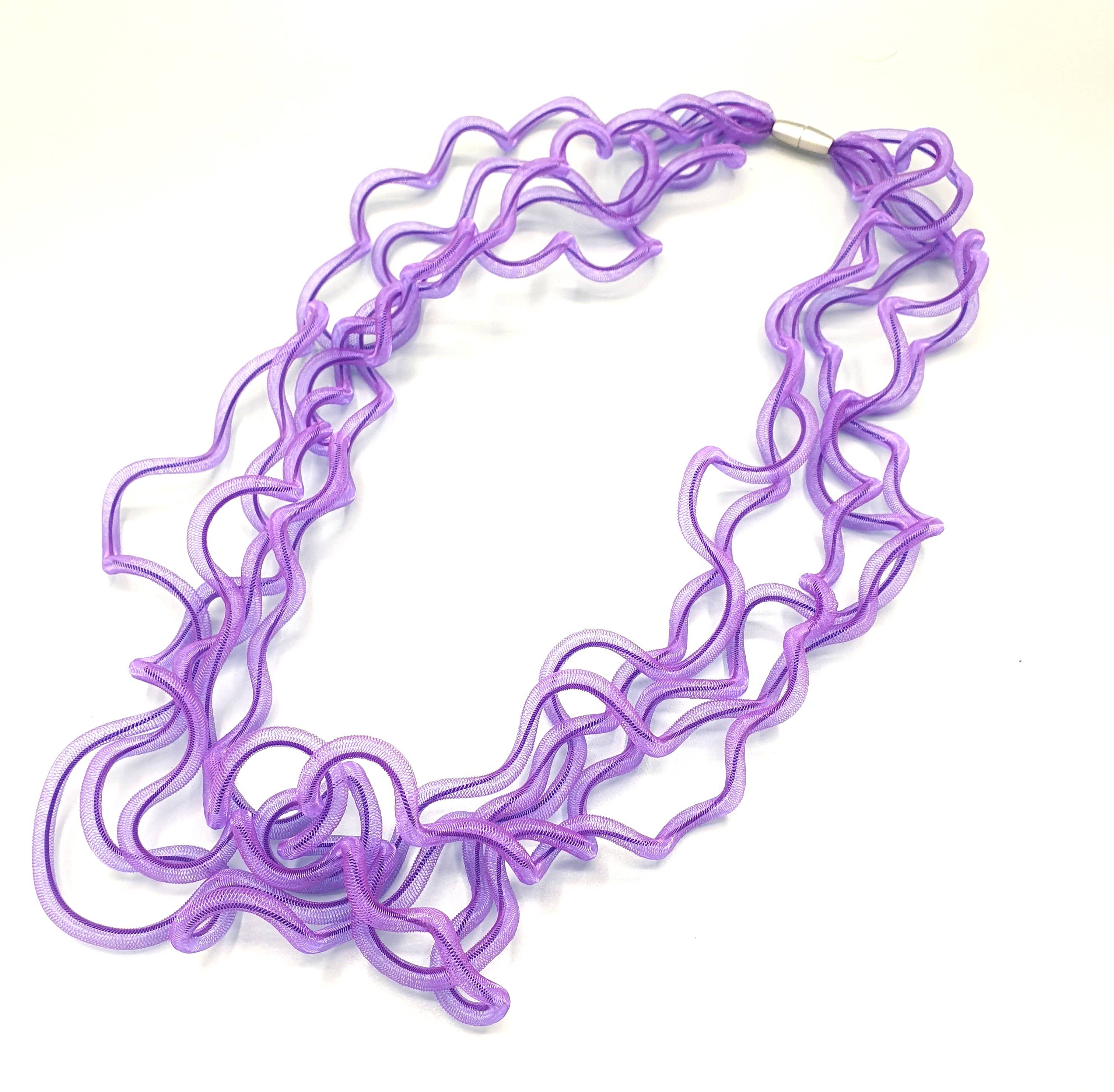 Rosalba Galati SRL – Colar com abas por atacado – Colar Eterina de PVC e Malha Sintética11