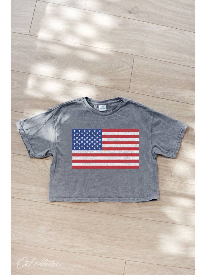 OAT COLLECTIVE - Vendita all'ingrosso Maglietta serigrafata - Donna - Top corto con grafica minerale con bandiera degli Stati Uniti4