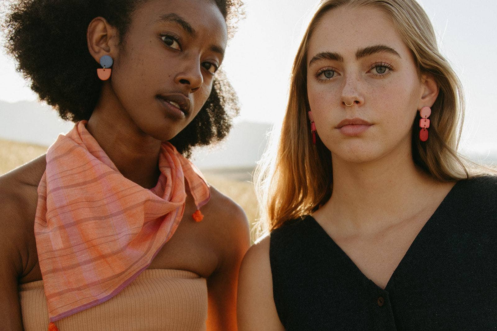 Rover & Kin - Vendita all'ingrosso Orecchini pendenti - Orecchini Backflip Clay5