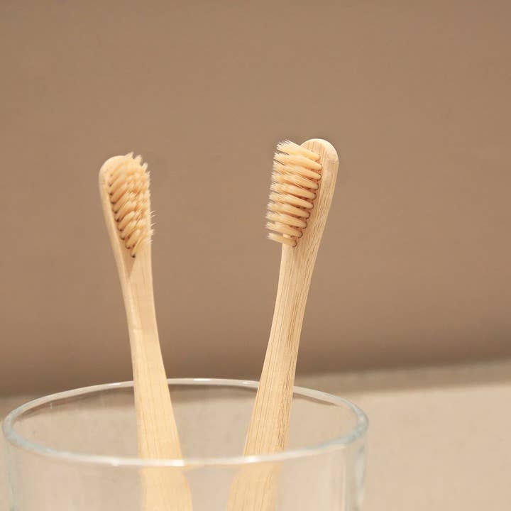 Brosse à dents en bambou pour la vente par Eco Beige