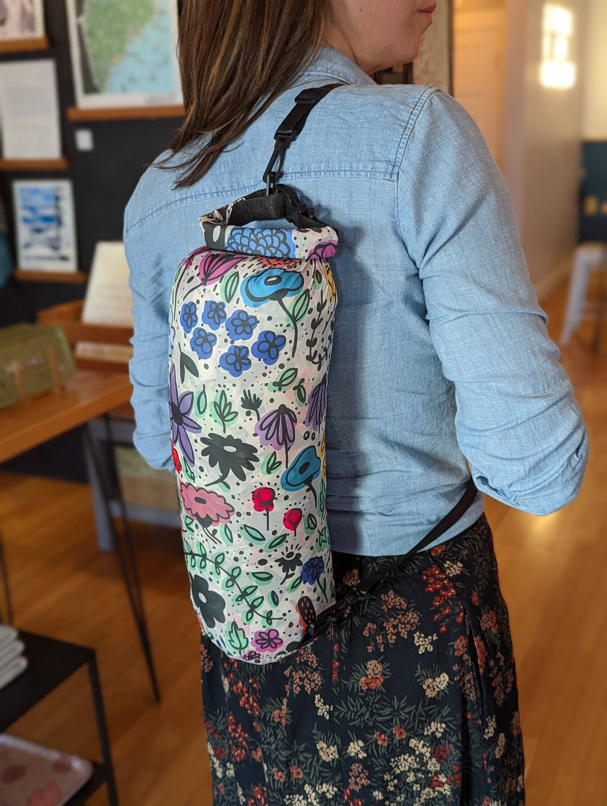 Brainstorm - Wholesale Travel Blanket - Flowerbed Puffy Travel Blanket1