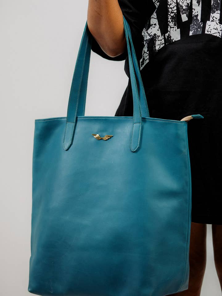 Fourre-tout à panneau unique pour la vente par Sseko Designs