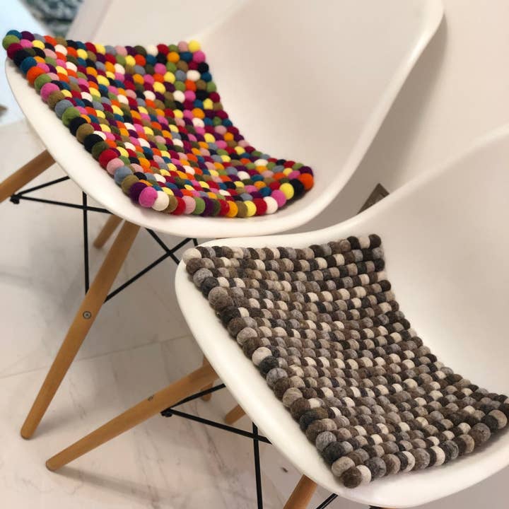 Funky Yak Ltd – wholesale Matta - Barn och baby – Handgjord filt pom pom-matta för barnrum 40 cm fyrkantig
