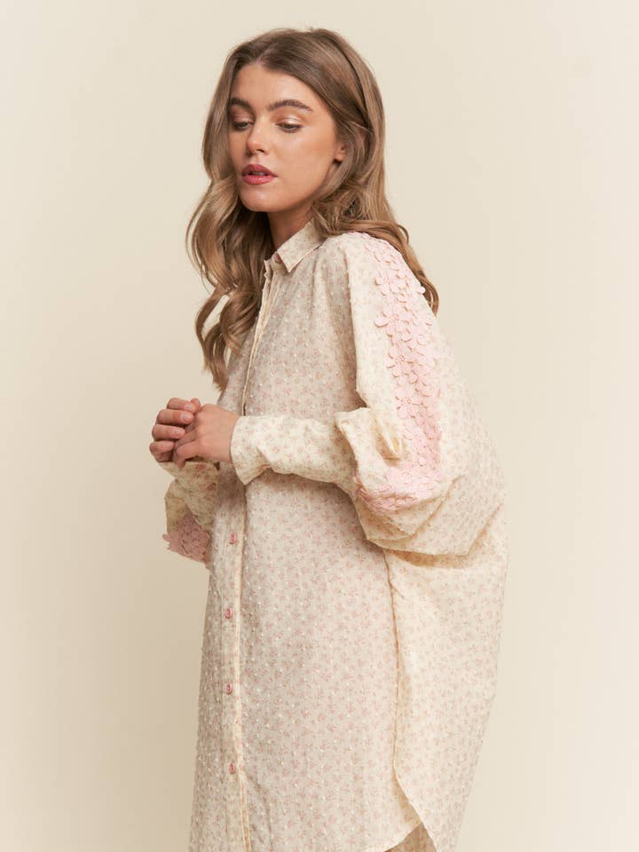 Cream Blossom Floral Print Long Sleeve Tunic Blouse for wholesale on Faire0