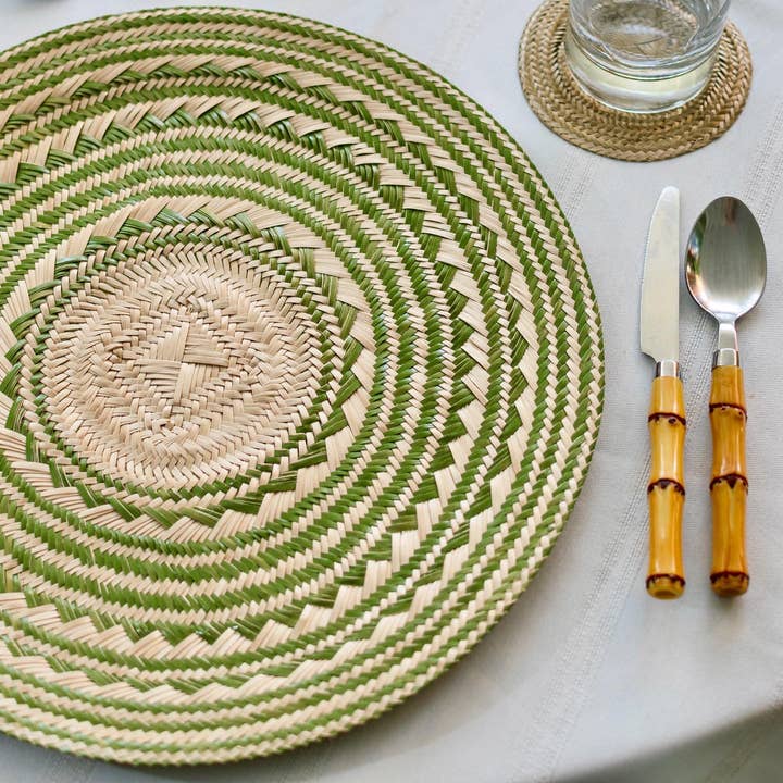 Magnolia Casual - Wholesale Placemat - Placemats - Woven Palm (Set of 4) - Sphere Green0