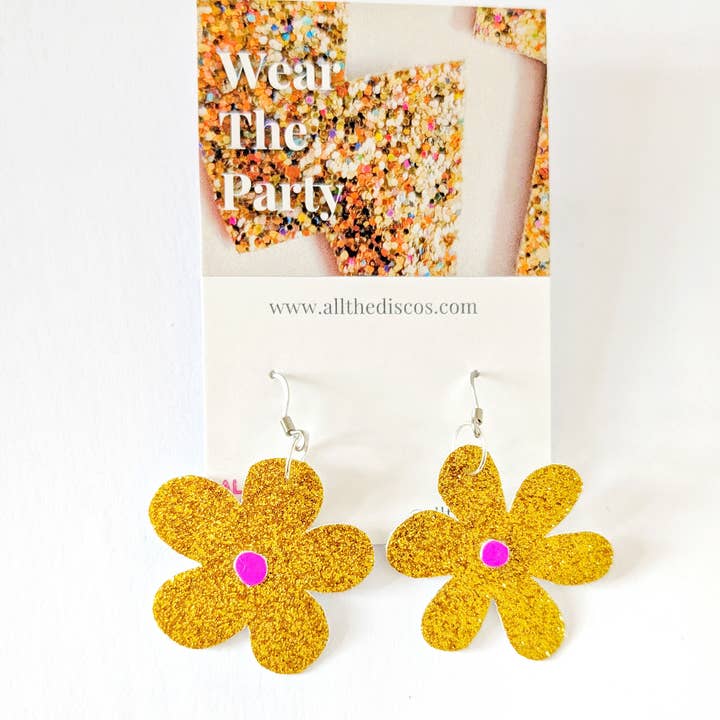 Små Forårsblomst Øreringe med Dinglevedhæng - Guldglimmer for engroshandel hos All The Discos