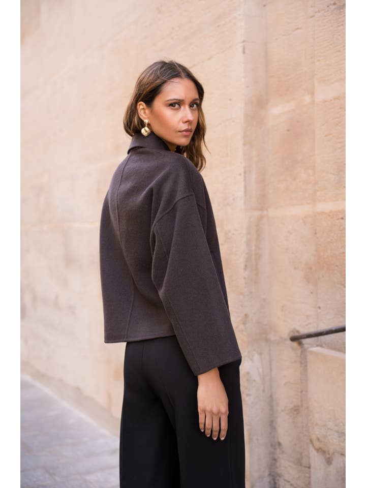 Attentif Paris - Wholesale Coat - Women's - Hand-sewn short coat in blended wool with zip closure26