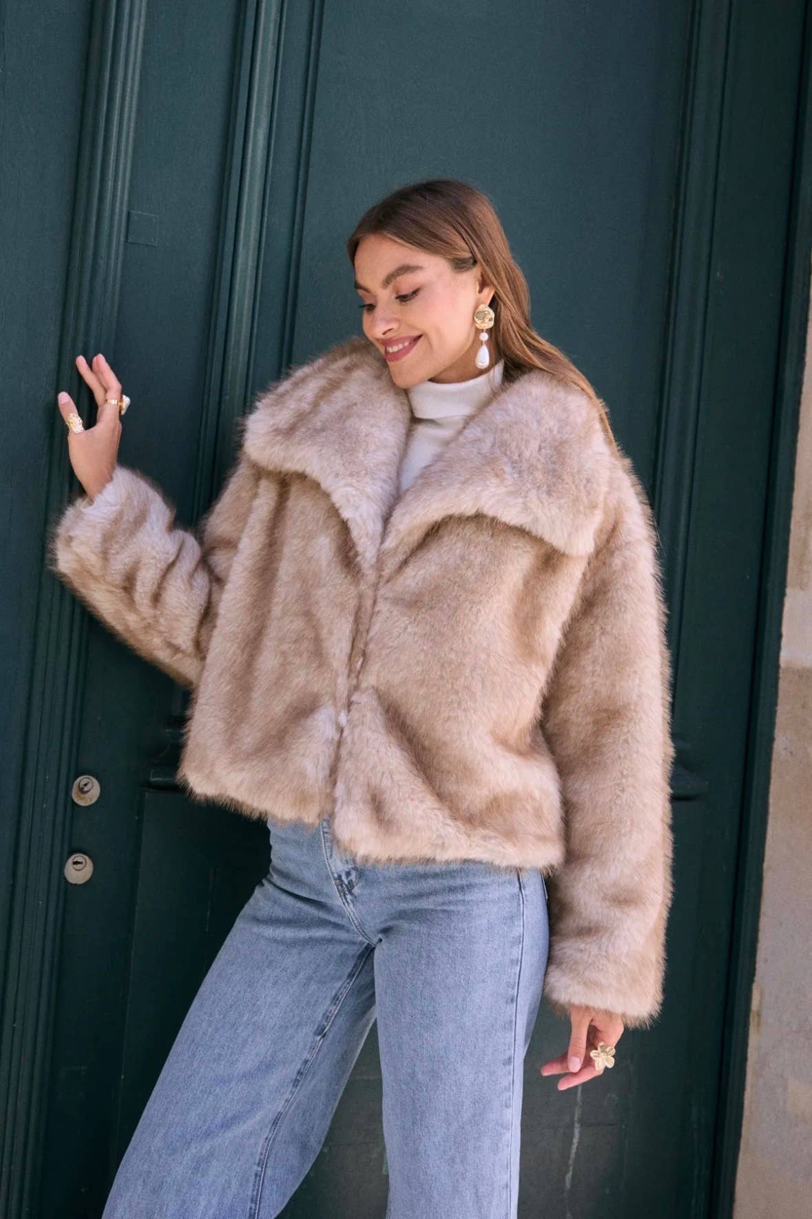 Frime - Wholesale Fur/Faux Fur Coat - Women's - Short faux fur puffer jacket - 88117