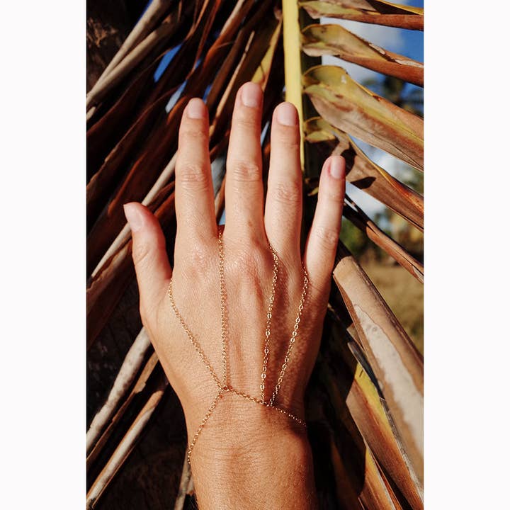 Cadena de mano delicada dorada | Akumal para venta al por mayor de Chains By Lauren