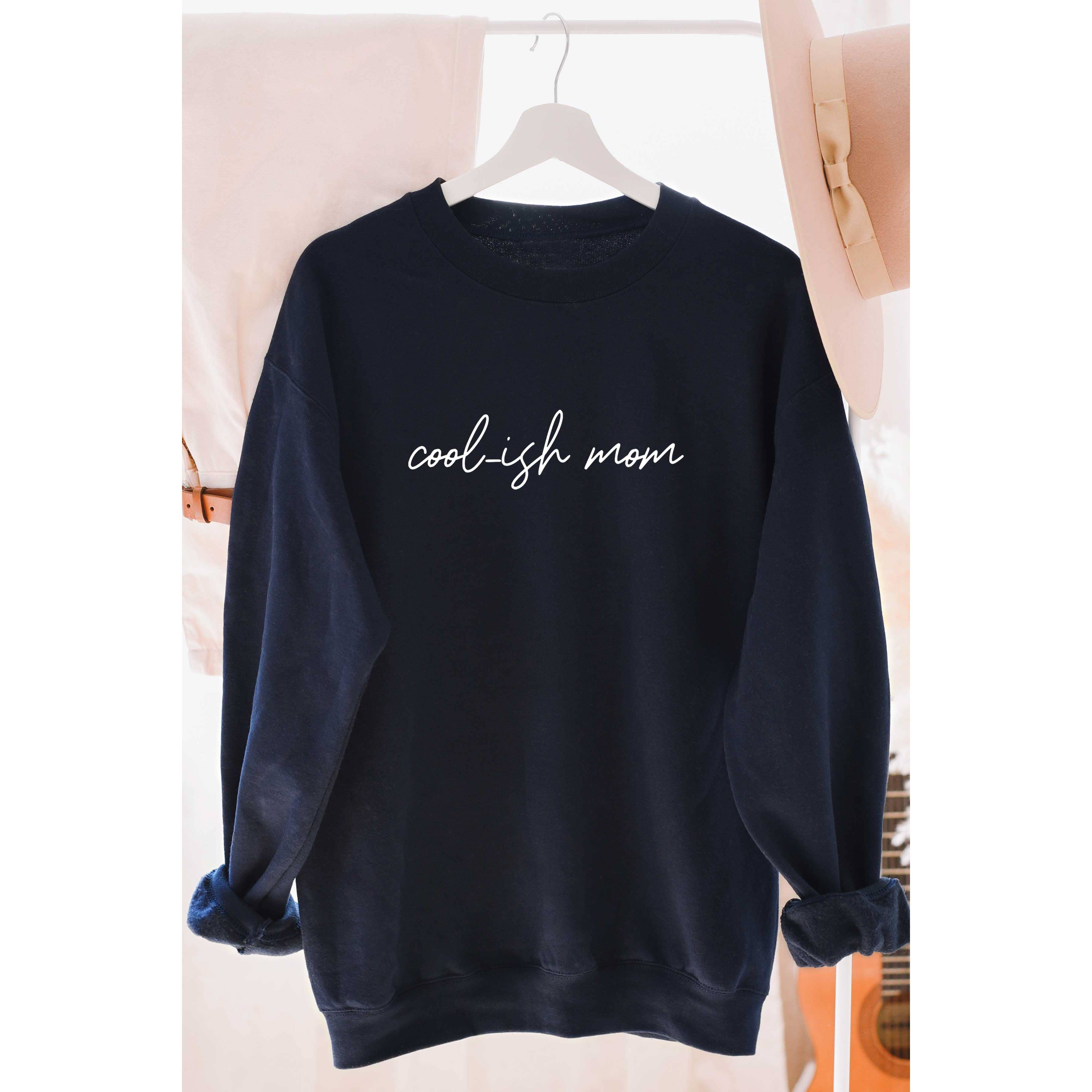 BLUME & CO. – wholesale Sweatshirt med tryck - Dam – COOL-ISH MOM Grafisk Sweatshirt2