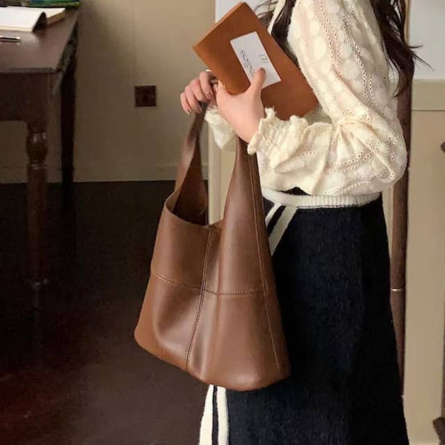 Pretty Persuasions - Wholesale Shoulder Bag - Women's - P22077 Hobo Bag w/Cosmetic Pouch