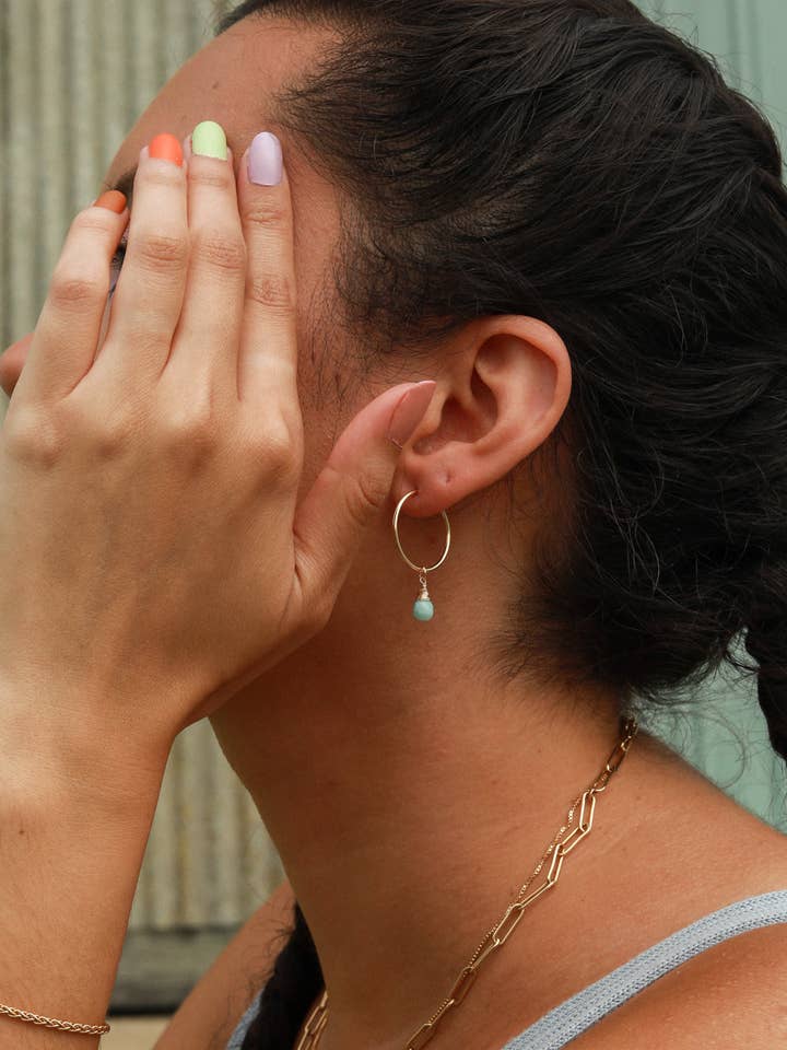 Larimar Baby Hoops {Guld eller Sølv} for engroshandel hos Malabella Jewels
