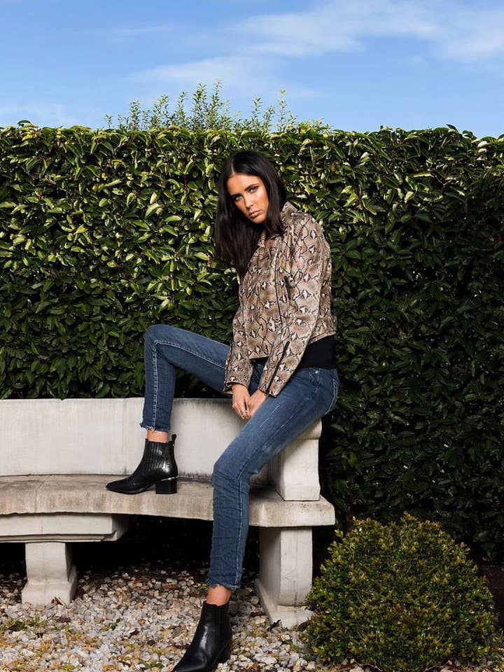 Orm Florence Skinnjacka | Snake Print för wholesale på Faire1