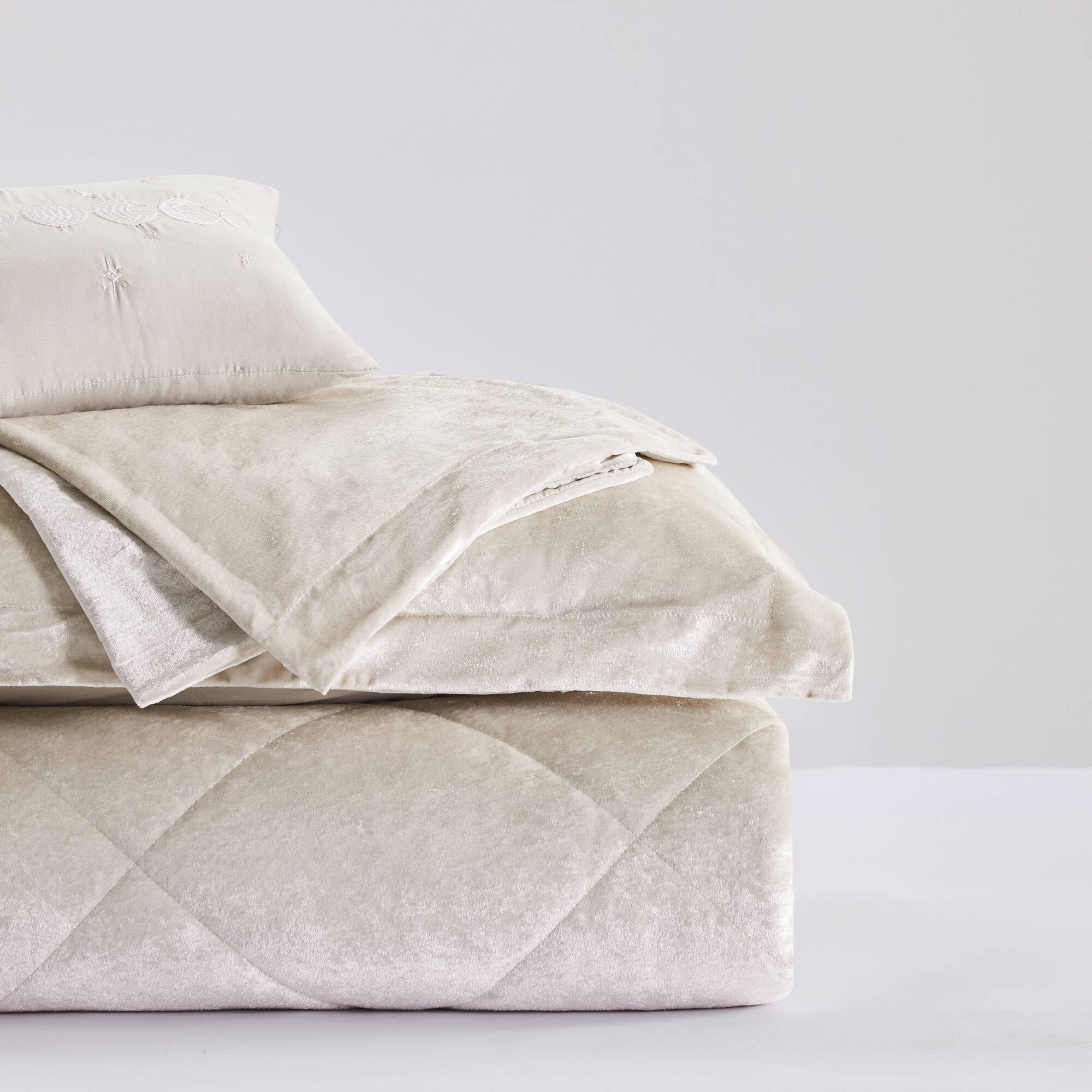 Olliix - Wholesale Bedding Set - Velvet Quilted Diamond Comforter Set, Champagne14