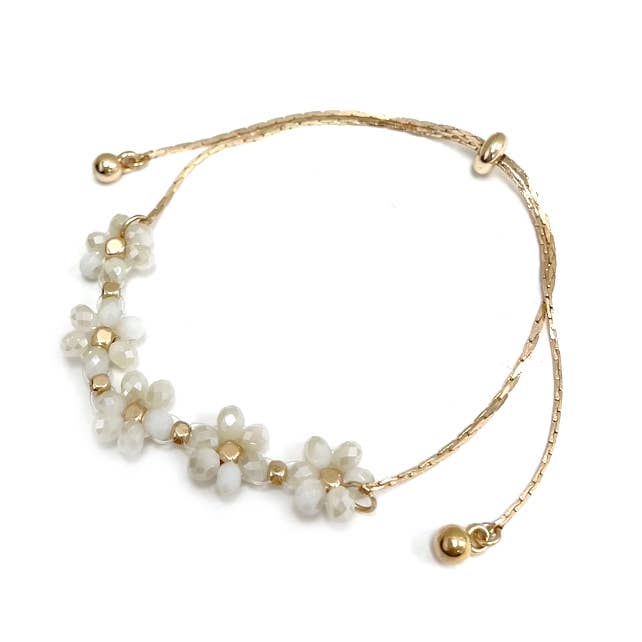 StarryNYC - Vente Bracelets à breloques/pendentifs - Bracelet à nouer avec chaîne cobra en forme de couronne de fleurs en perles5