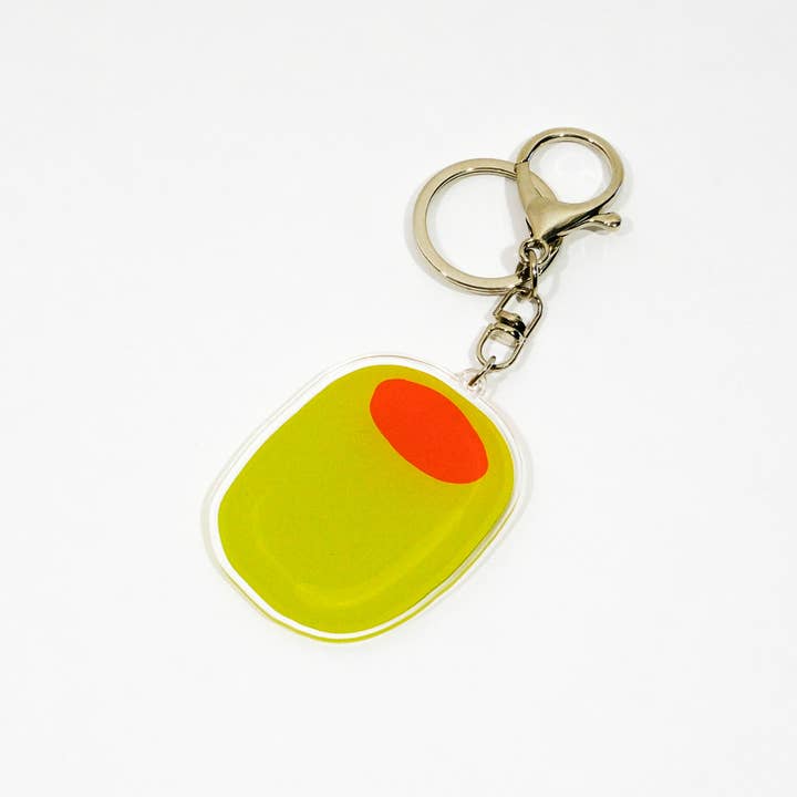 porte-clés / bijou de sac en acrylique recyclé olive pour la vente par Gab Art & Design
