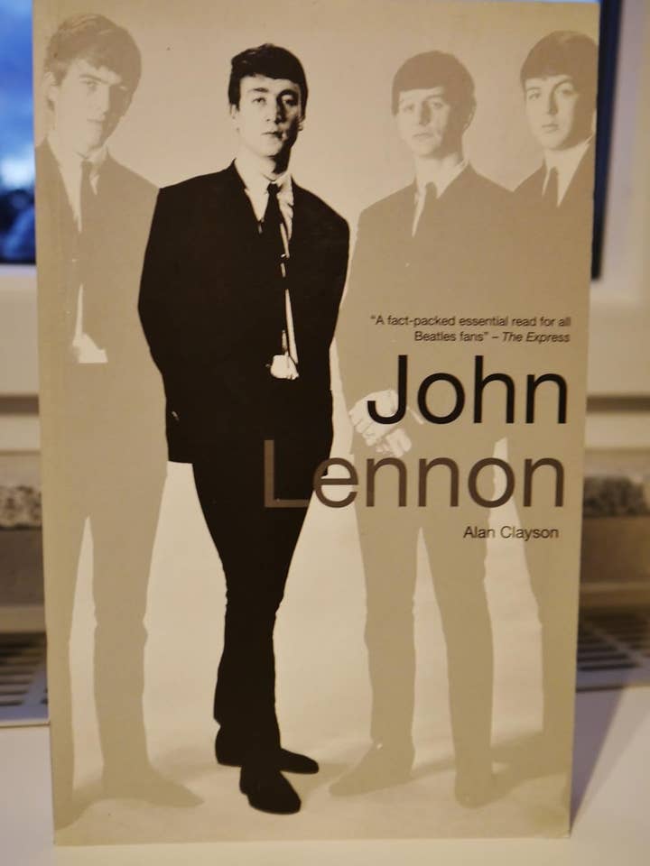 John Lennon Livre d'Alan Clayson pour la vente par Real Retro