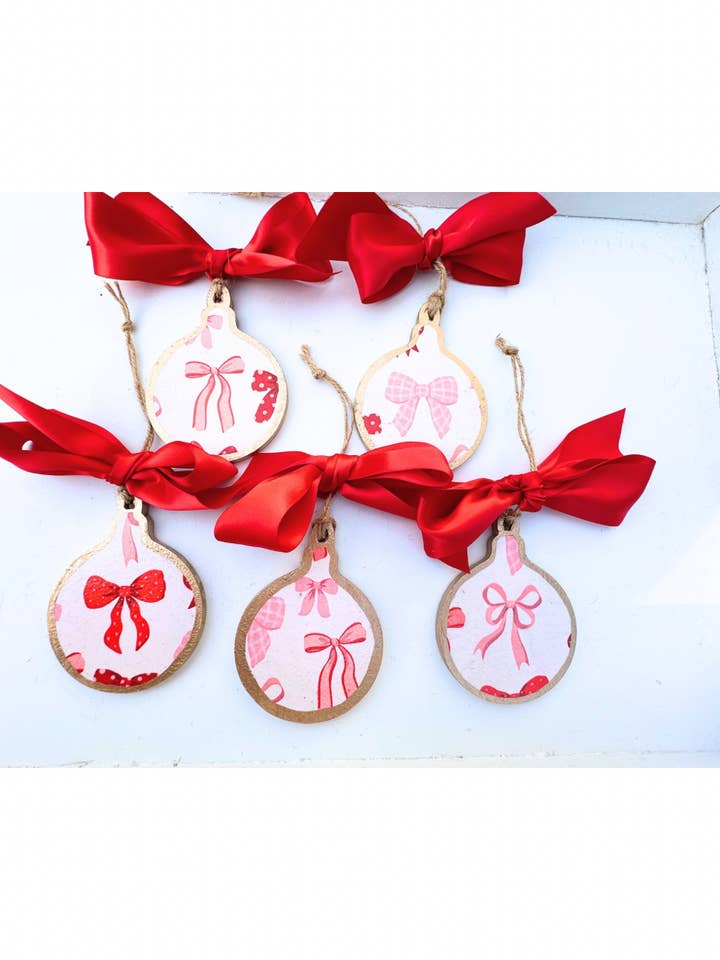 Röda och Rosa Rosettprydnadsbollar för wholesale av SoCharm Designs