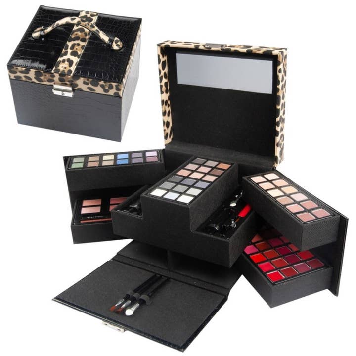 Face and Lip Makeup Case pour la vente par UBM