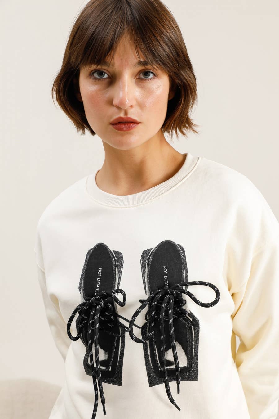 Attrait Paris - Wholesale Graphic Sweatshirt - Women's - Crew neck sweatshirt, lace-up sneakers9