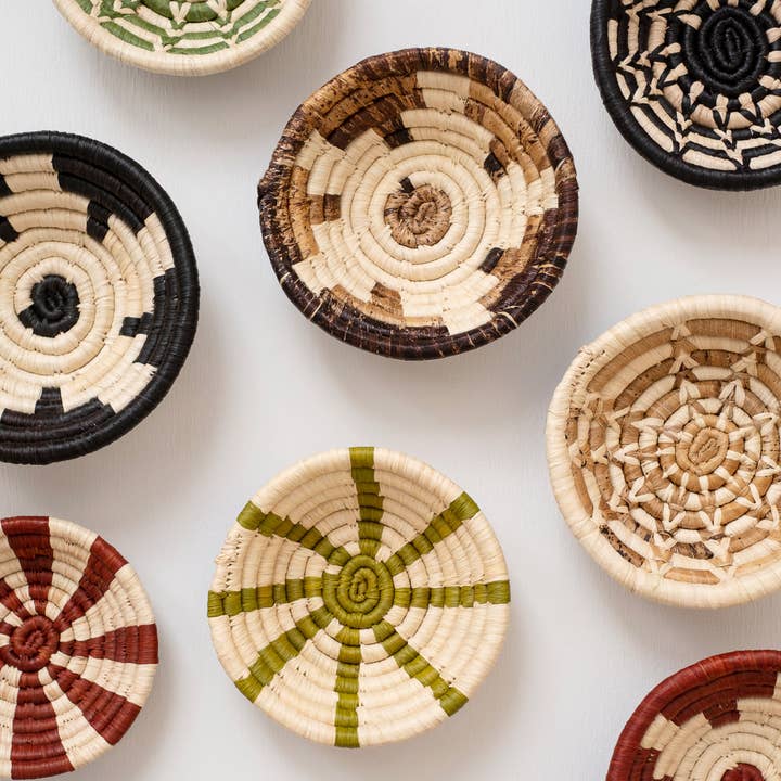 MAADILI COLLECTIVE - Wholesale Ornament - Mini Basket Ornament ~ Banana Fiber Starburst3