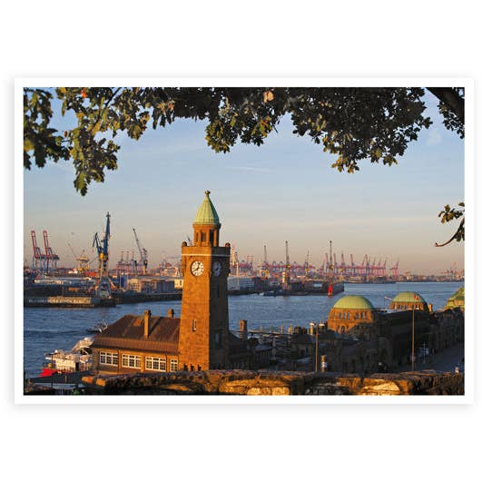Hamburg Landungsbrücken | Postcard for wholesale by Hey!Cards GmbH & Co. KG