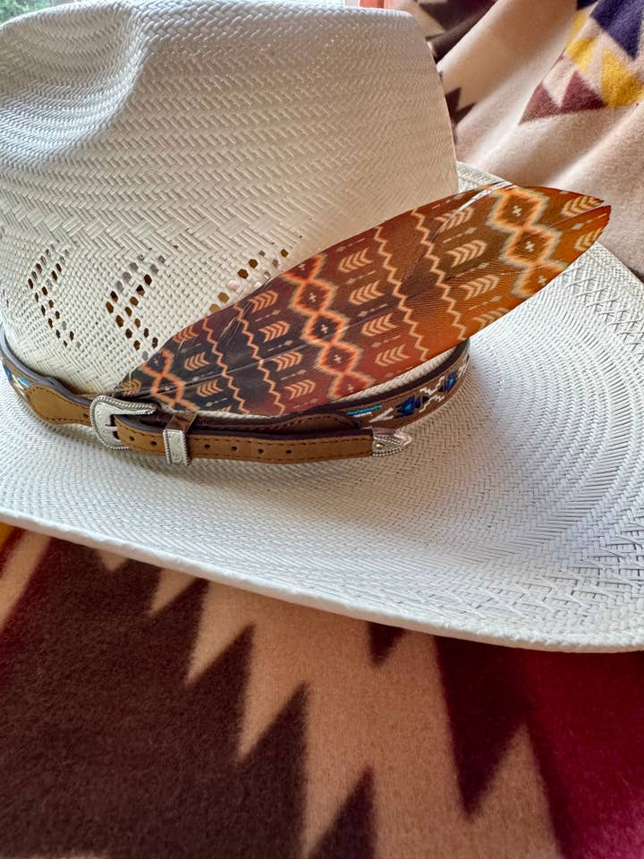 Verblasster südwestlicher Hutfeder - Western-Hut-Accessoire für den Großhandel von Buckaroo Supply Company