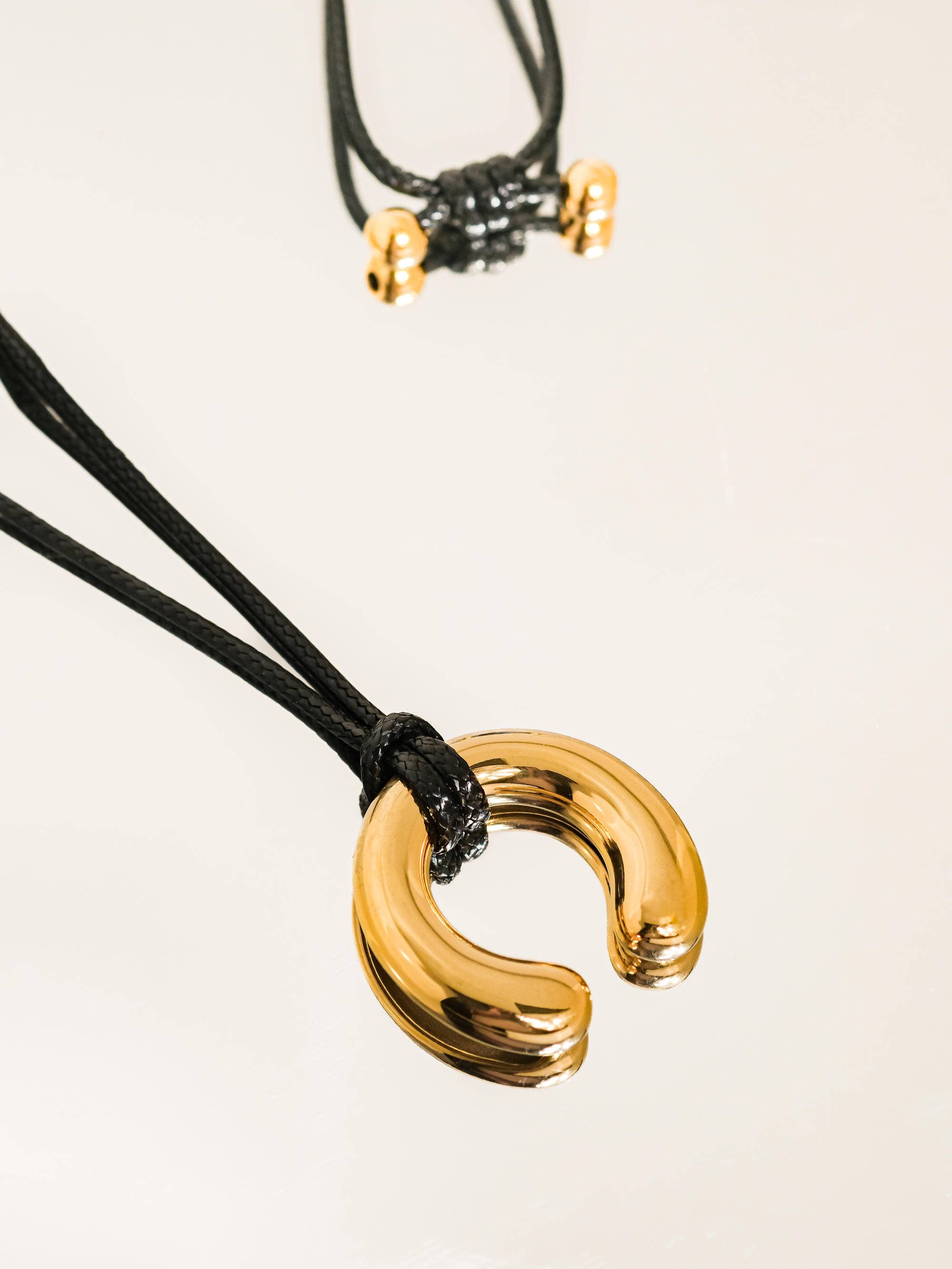 Flânerie by MAIQ - Vente Colliers à pendentif - Collier Pull Fer à Cheval Valeska en Or 18K Inaltérable5