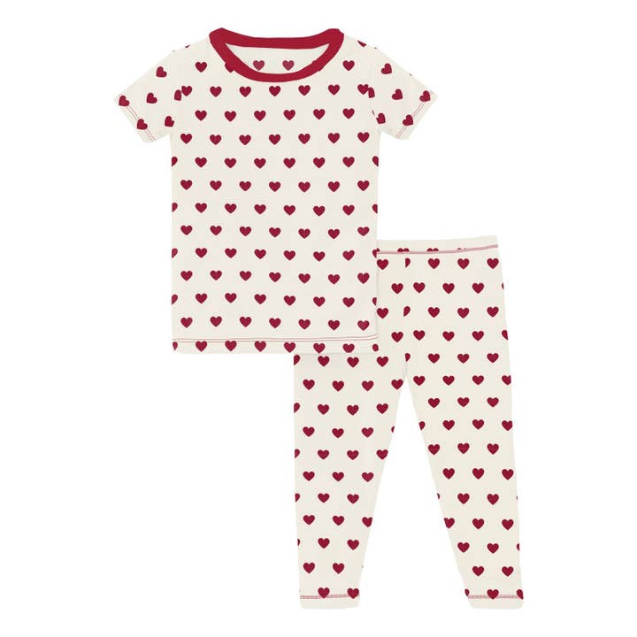 Korte mouwen pyjamaset met hartjes in natuurlijke tinten voor wholesale door KicKee Pants