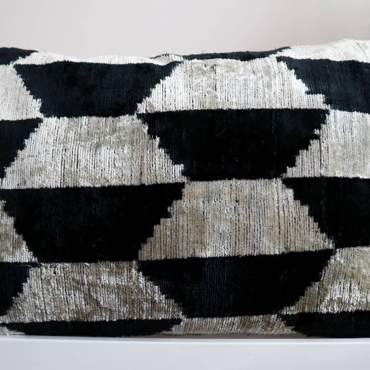 Cuscino Ikat, copriletto Ikat, cuscino Ikat, Ikat Home per la vendita all'ingrosso da parte di Ikat Atelier