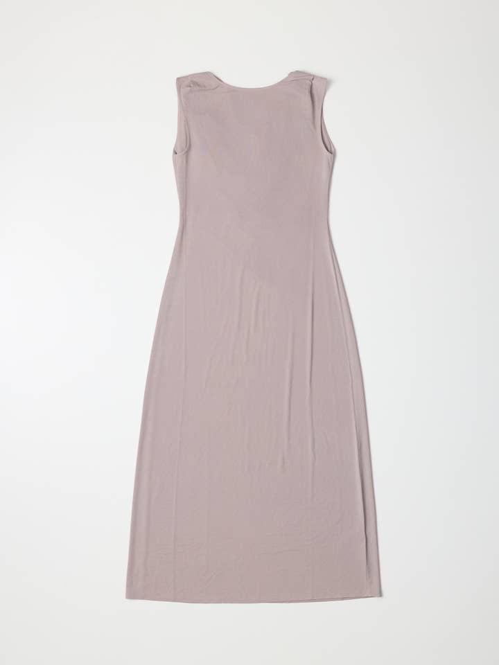 MOD REF – Großhandel Kleid – Damen – Das Benson-Kleid | Strick-Maxikleid mit Wasserfallausschnitt am Rücken5