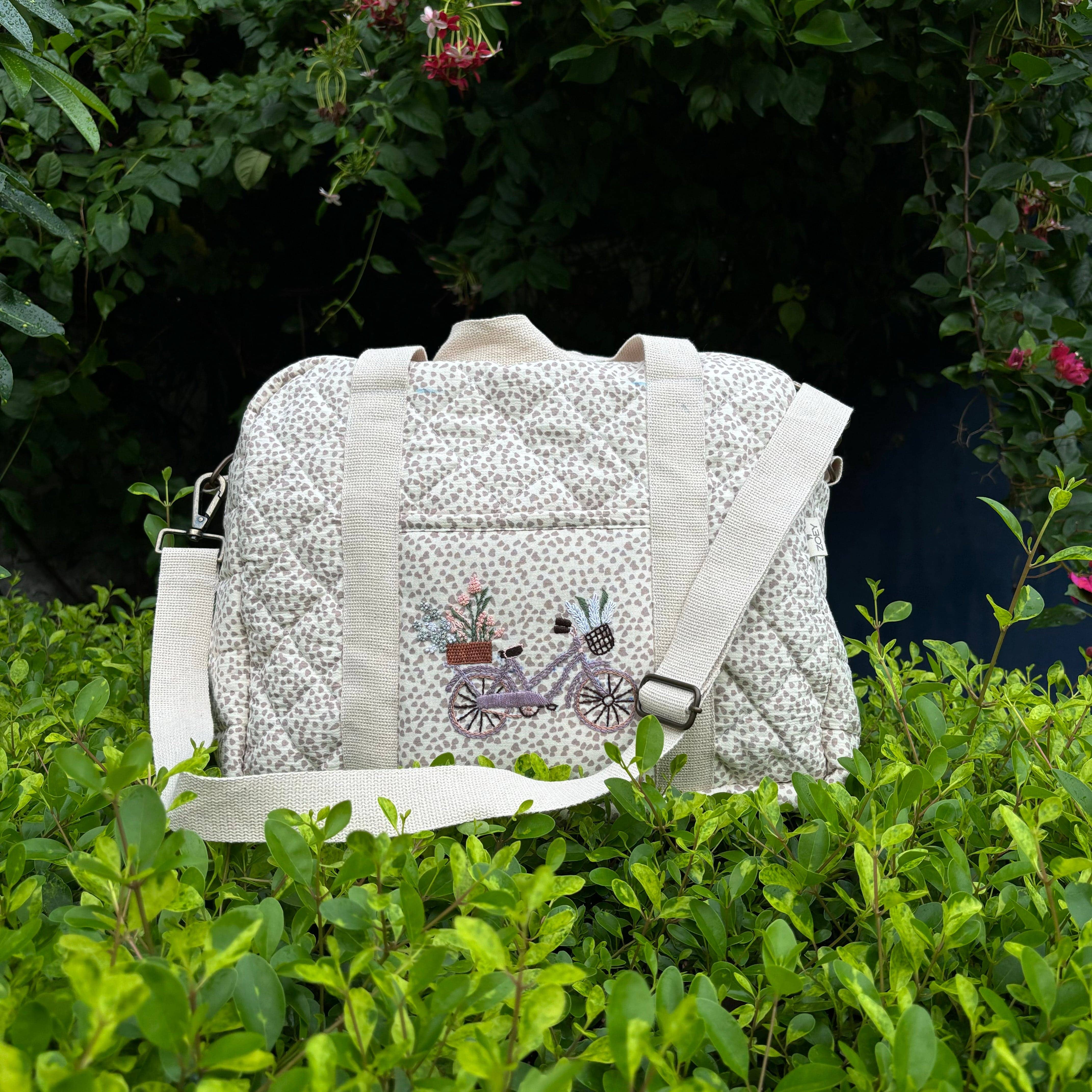 Zoey Inc. - Wholesale Luierrugzak/tas - Baby - Handgeborduurde Happy Trails Luiertas0