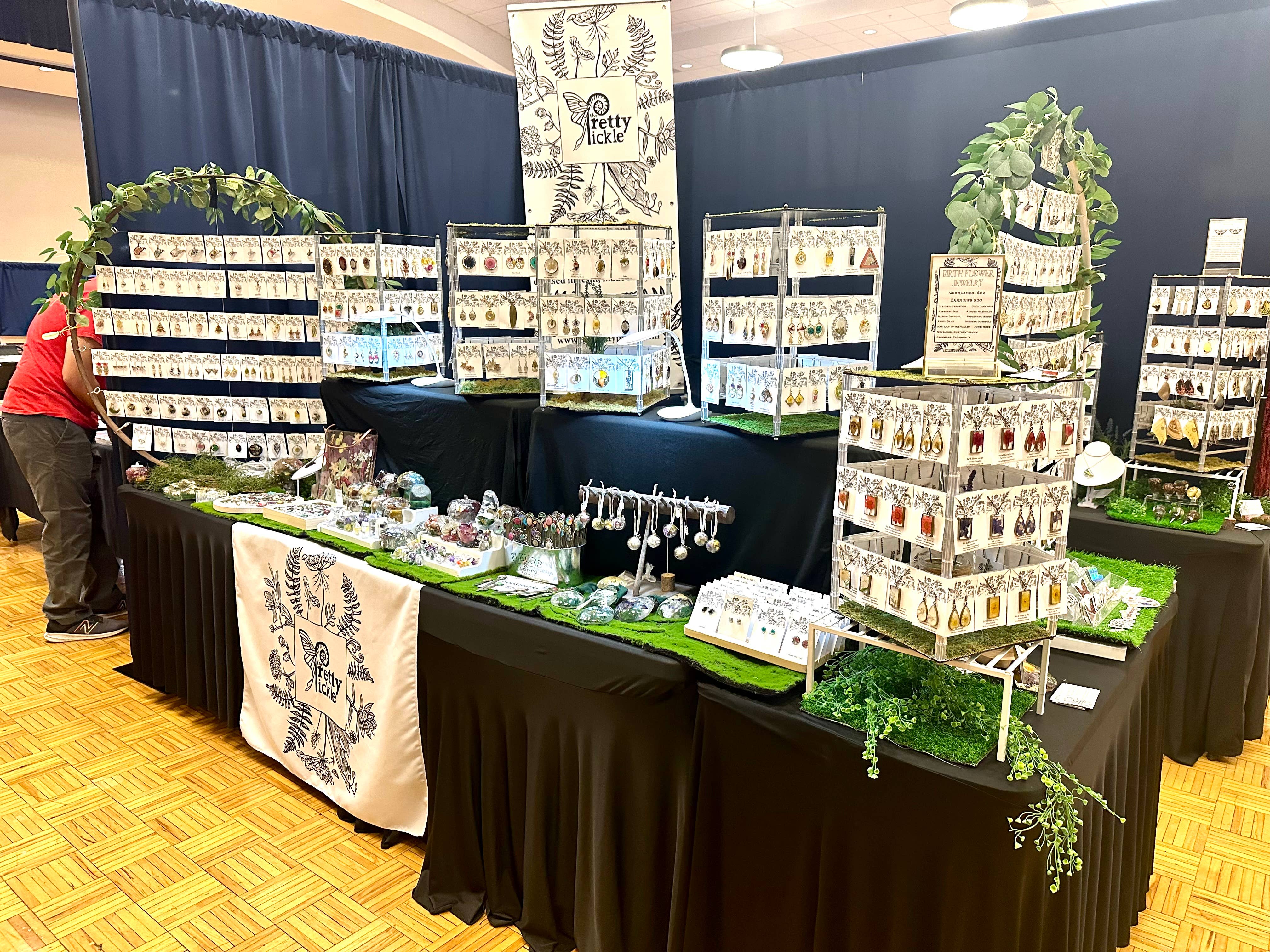 The Pretty Pickle - Wholesale Jewelry Stand & Display - Clear Plastic Jewelry Card Adapters6