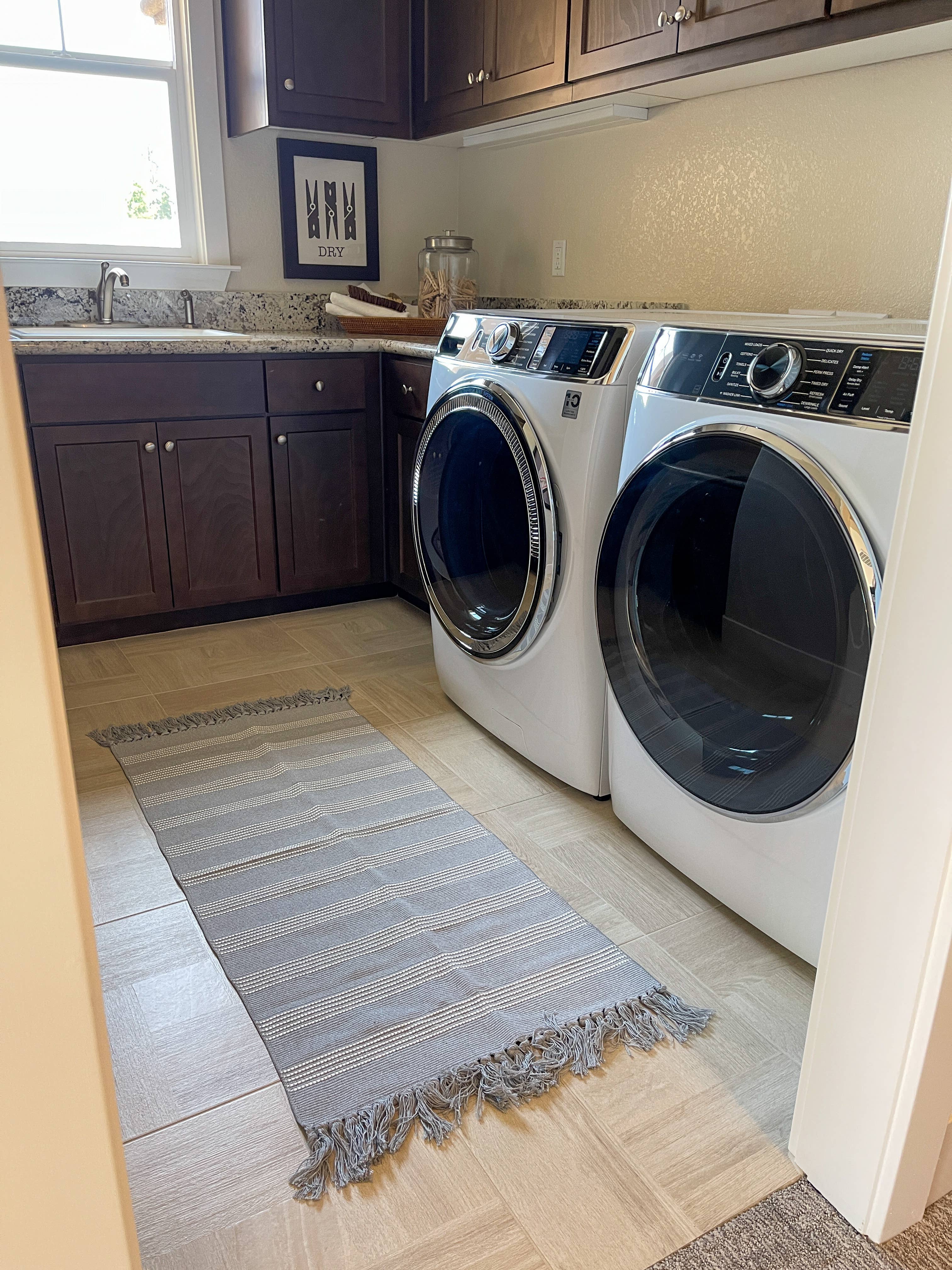 Vine & Nest - Wholesale Area Rug - Gray and White Striped Rug4