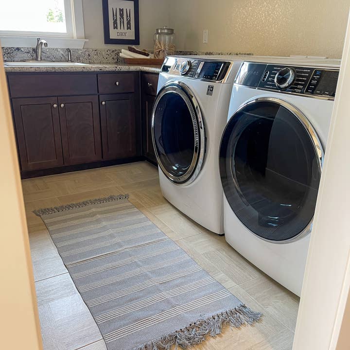 Vine & Nest - Wholesale Area Rug - Gray and White Striped Rug4