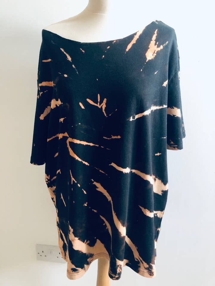 Luxury Style UK - Venta al por mayor Túnica - Mujer - Camiseta oversize con hombros descubiertos y teñido anudado negro1