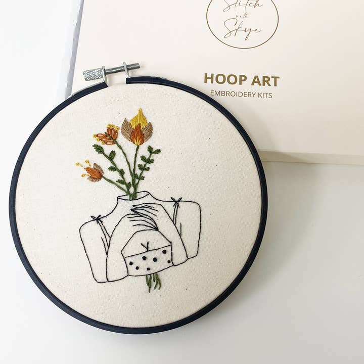 Stitch with Skye – Engroshandel Broderitilbehør – 'blomstre' Feministisk inspireret broderi Kit
