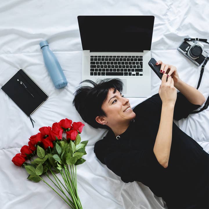 Grand Verde - Wholesale Artificial Flowers - Roses Real-Touch Artificial Flowers 22” Long Stems, 12pcs33