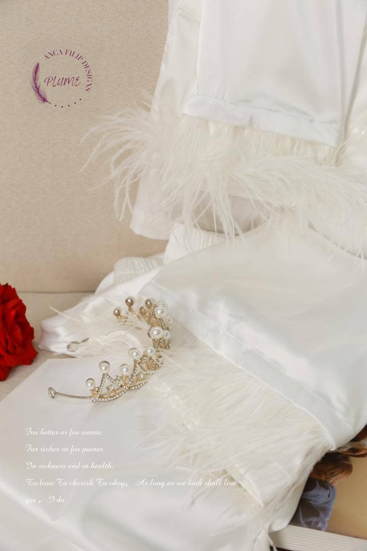 Plume AF Design - Vente Haut et bas de pyjama – femme - Pyjama extensible en satin avec garniture en plumes d'autruche amovible0