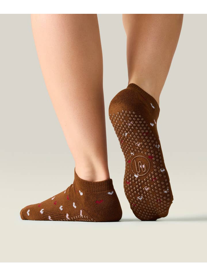 MoveActive - Wholesale Socks - Women's - Classic Low Rise Grip Socks - Hearts Aflutter Brown1