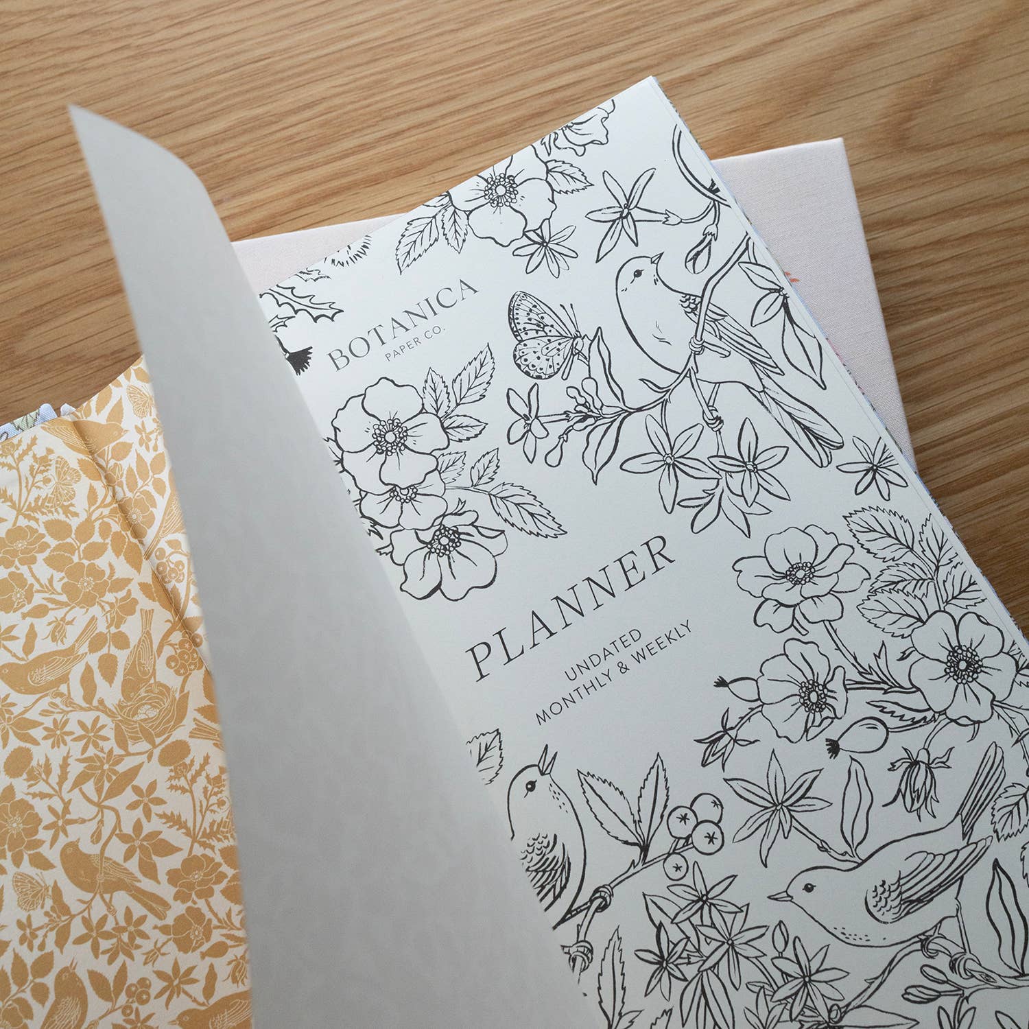 Botanica Paper Co. – Engroshandel Planner – SANGFUGLE | LINNEINDVIKLET UDATERET PLANLÆGGER1