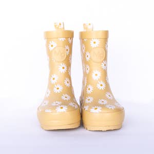 Purchase Wholesale rain boots. Free Returns & Net 60 Terms on Faire