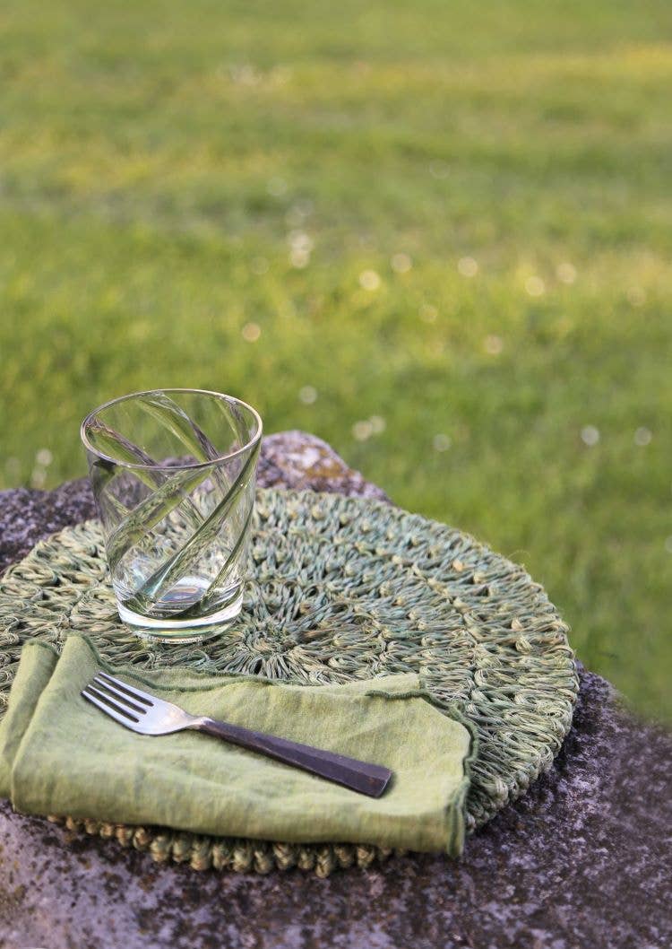 Fiorirà un giardino - Wholesale Placemat - Gevlochten Onderbord Dik Groen Groot D40 cm1