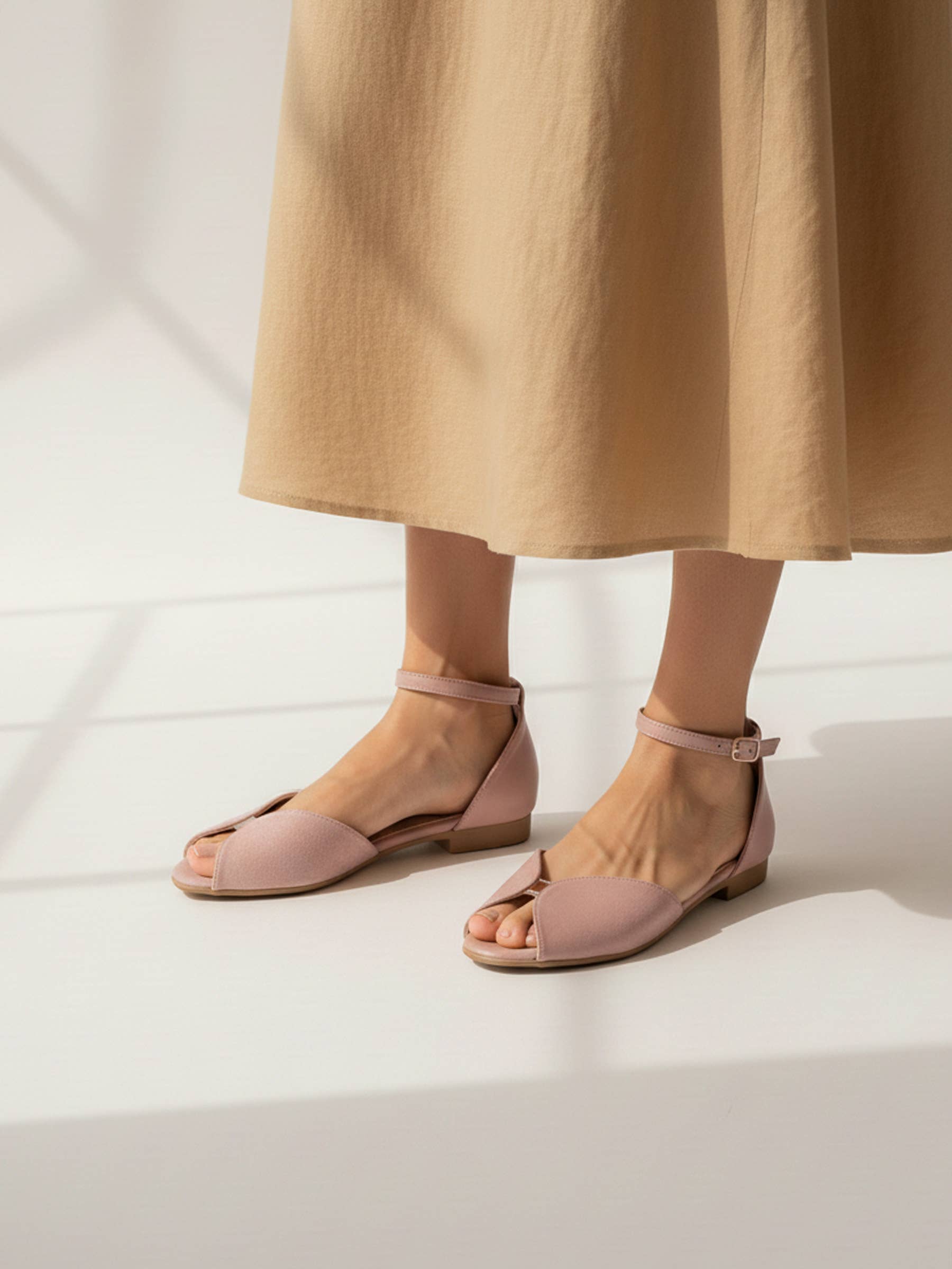 CEREZA – wholesale Lågskor - Dam – Cereza peep toe-ballerinas med platt sula och spänne2