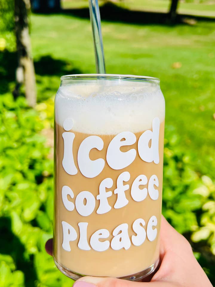 Verre à café glacé style canette de bière pour la vente par Salty Spouse Glassware