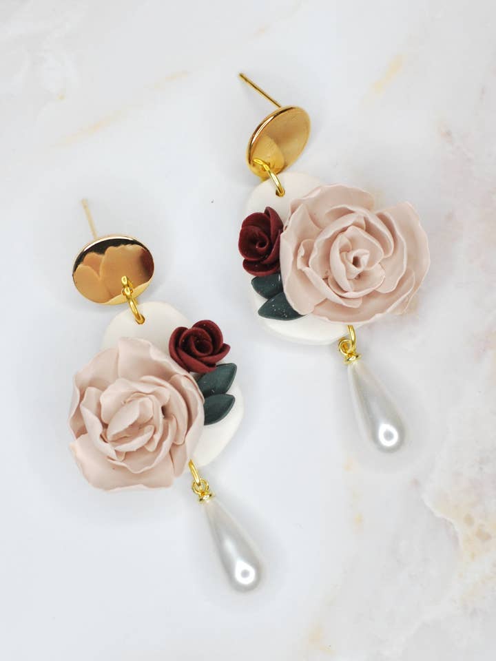 Orecchini con Rose Crema e Borgogna per la vendita all'ingrosso da parte di SATAZI