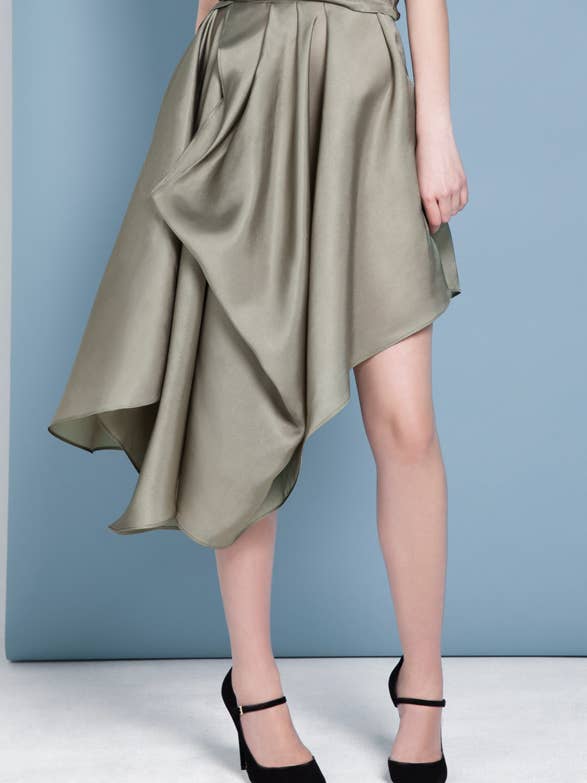 Damansara midi-gedrapeerde zijden rok in varengroen voor wholesale door Jasmine Chong