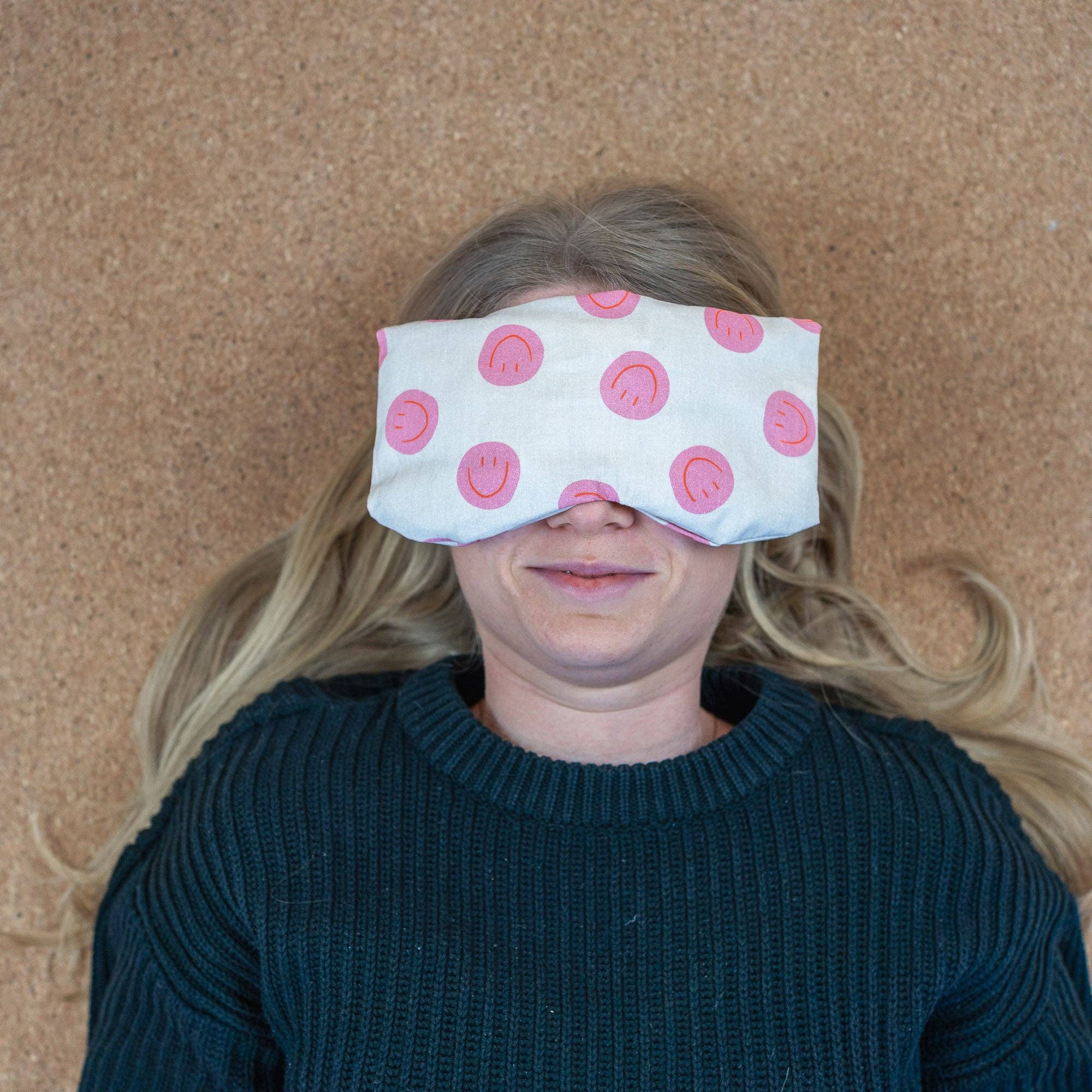 Tochter von Walter – Engroshandel Søvn-/øjenmaske – Yogaøjenpude med betræk (spelt og lavendel) Smiley Pink5